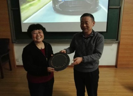 conew_赵吉院长赠送纪念品.jpg